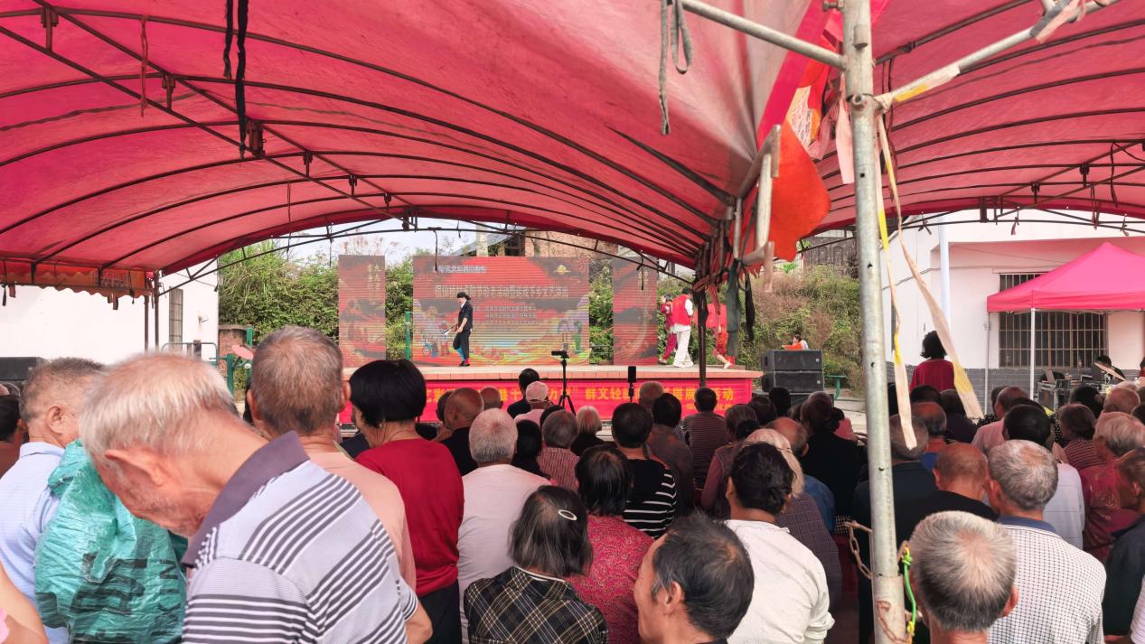 长阳铺镇依托党群服务阵地开展多样重阳主题活动