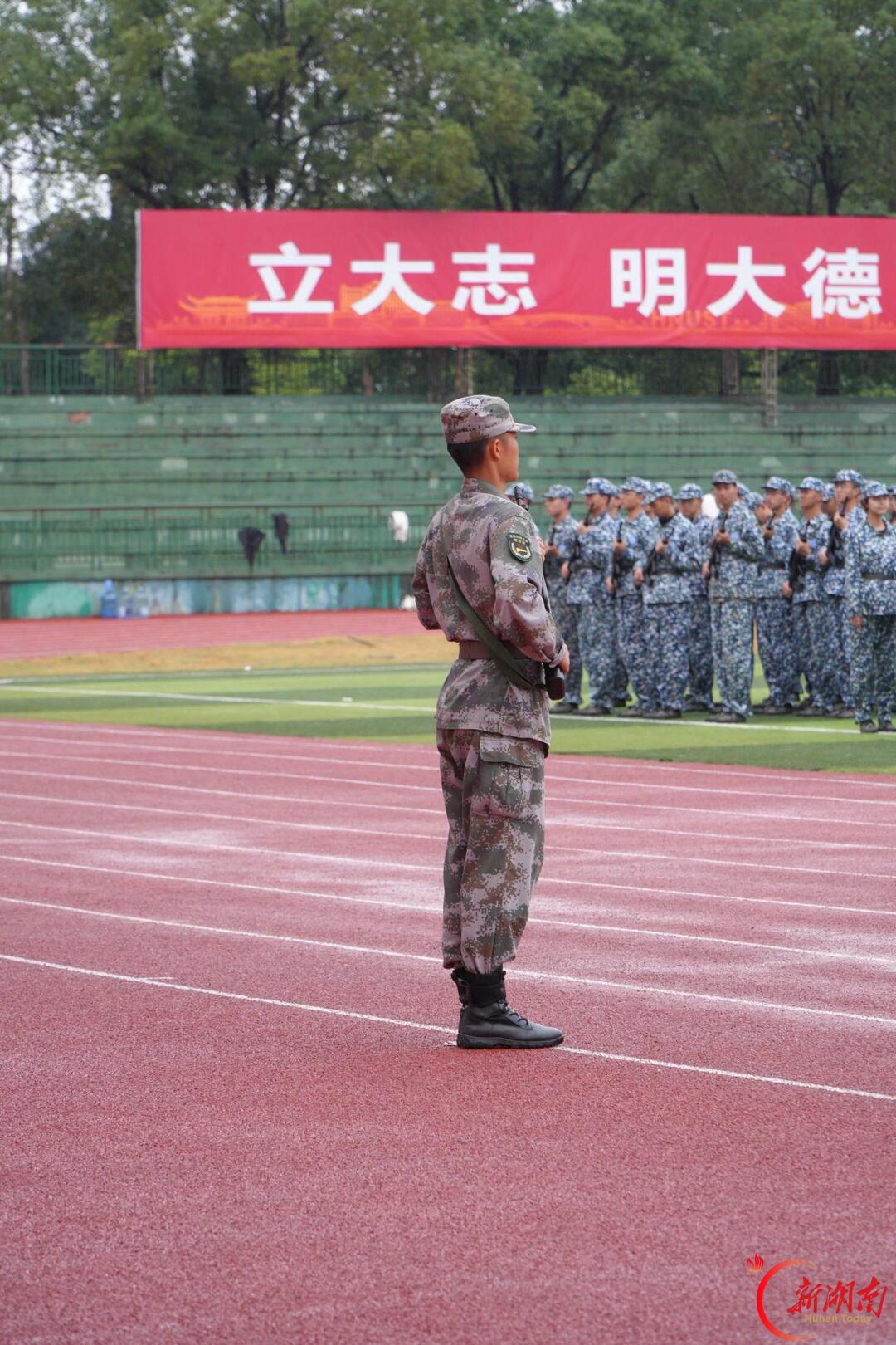 青春正步走|步履踏秋风,队列绽少年风华
