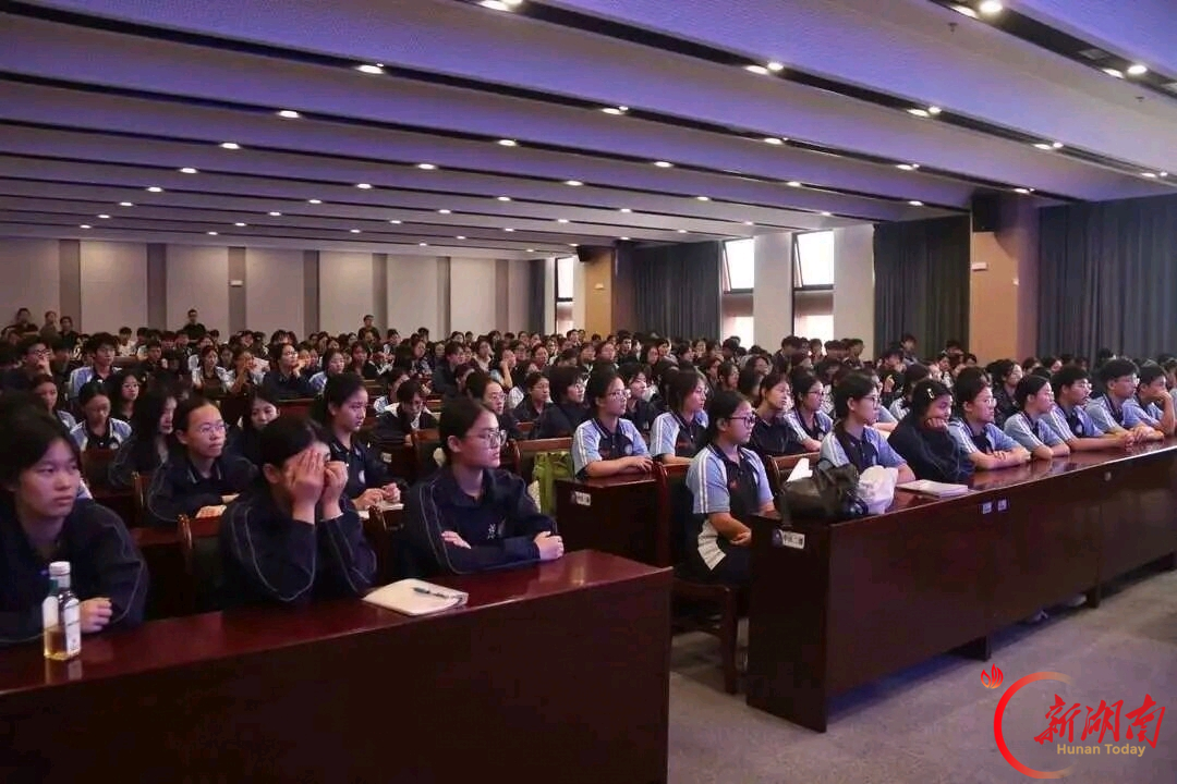 巡回法庭进校园 以案释法护青春