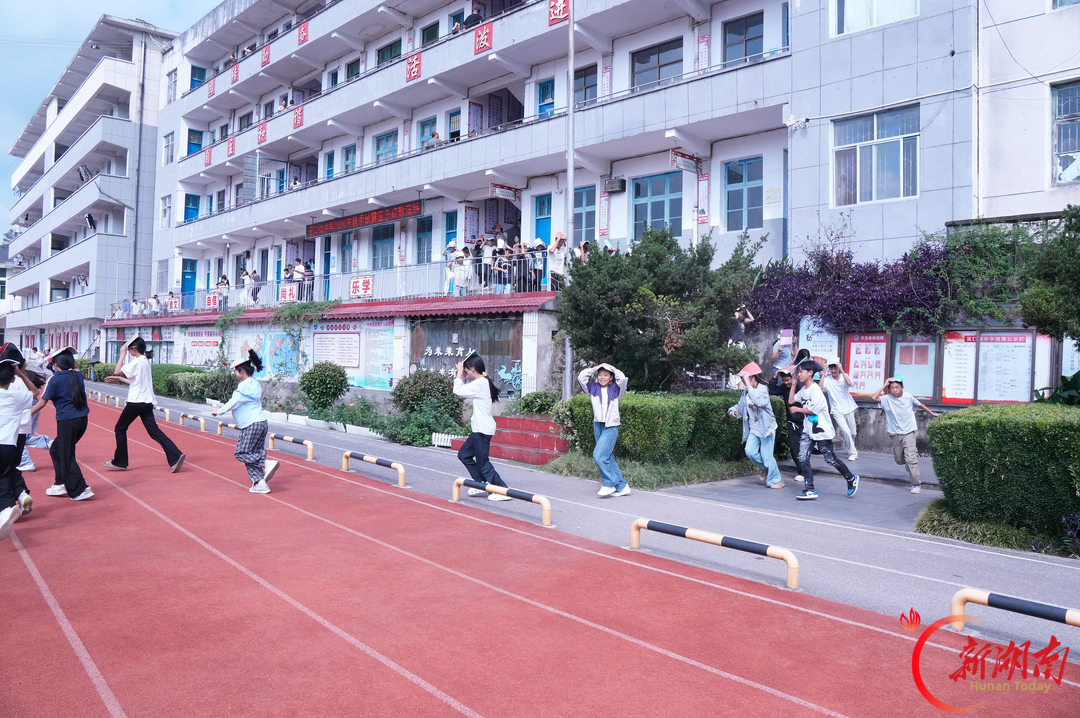 省地震局驻村工作队联合多部门在通道县溪口中学开展地震应急演练