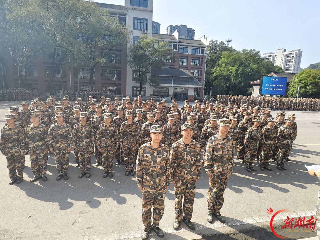 青春走正步|以军训淬炼自我,以微光汇聚集体