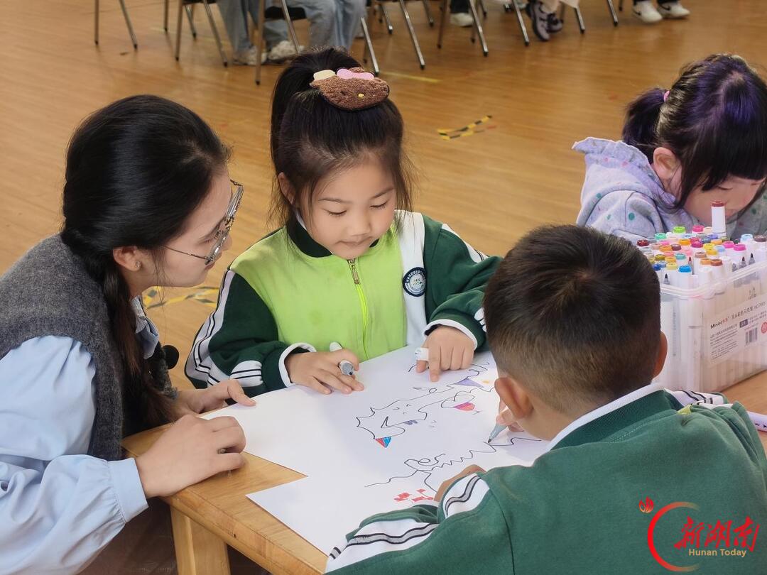 怀化市鹤城区第二幼儿园统筹联动分园开展新教师汇报课活动 研思同行赋能成长