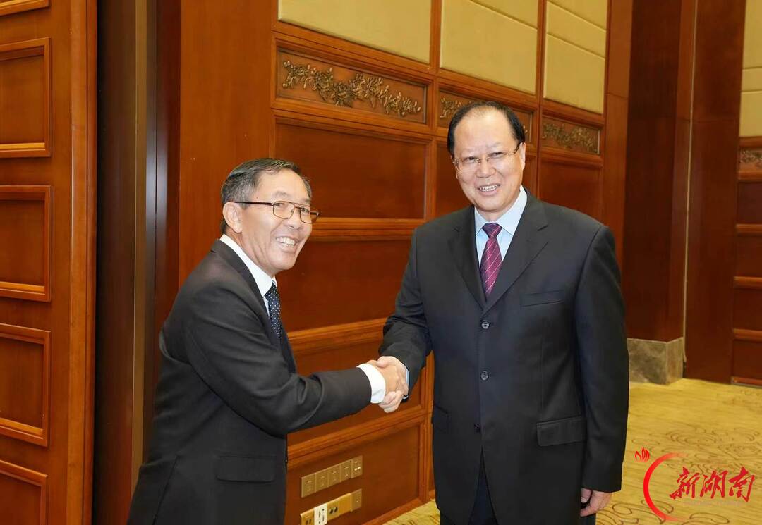毛伟明会见老挝客人