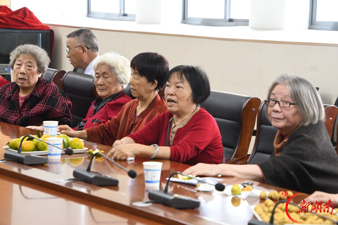 湘钢一中教育集团市十二中：情暖重阳敬桑榆  