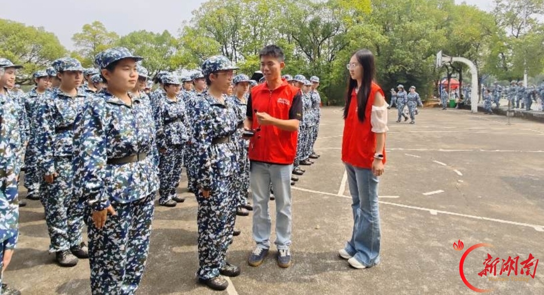青春正步走丨军训场上的微宣讲:“信仰不缺课”