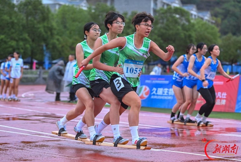 图集 | 三人板鞋竞速 上演默契比拼