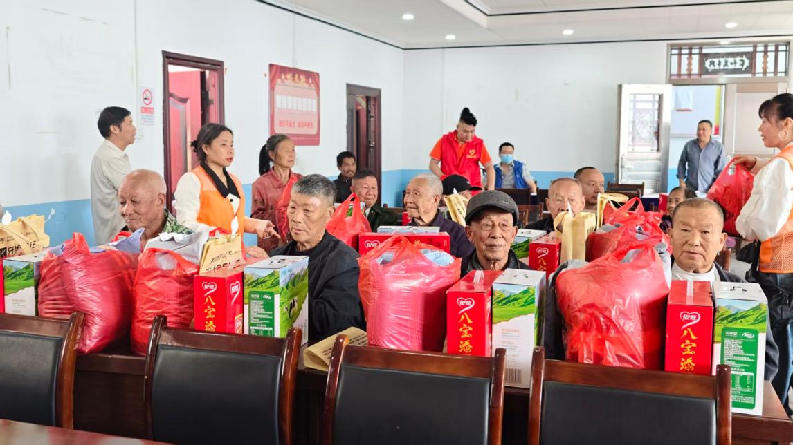 情暖九九重阳 善行润泽桑梓|隆回县多个商会及爱心企业家踊跃开展敬老爱老公益活动