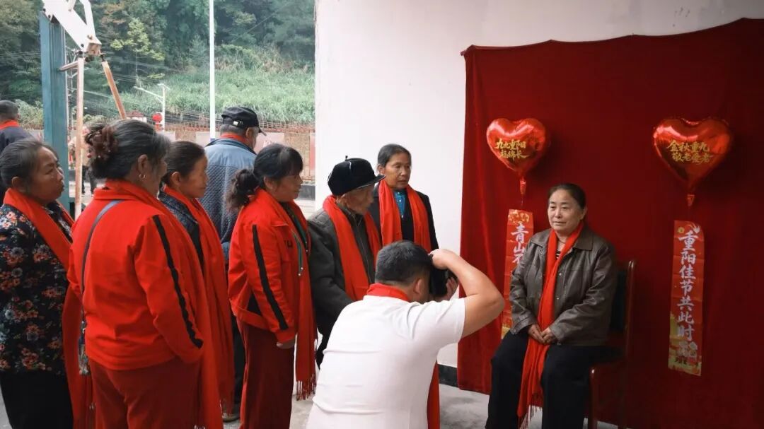 吉首市马颈坳镇白岩村开展重阳敬老主题活动