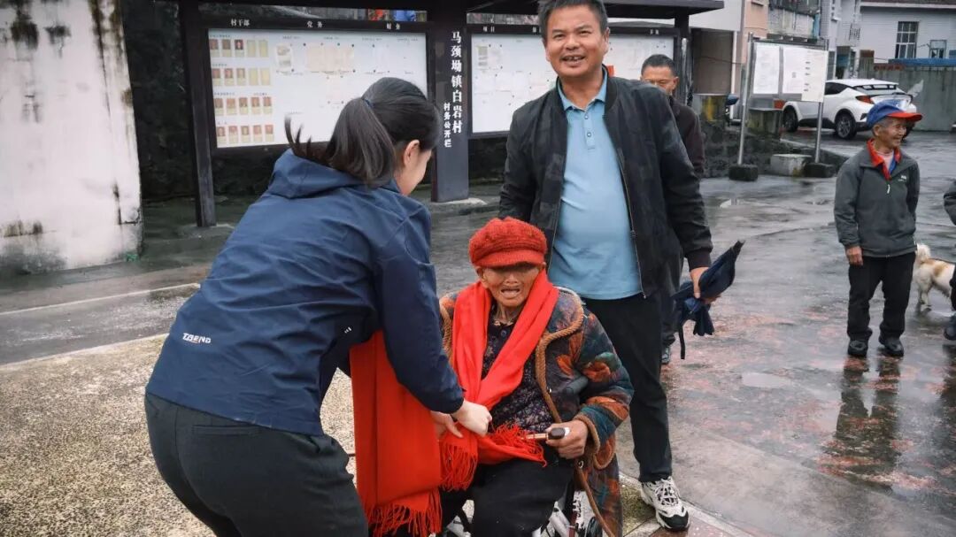 吉首市马颈坳镇白岩村开展重阳敬老主题活动