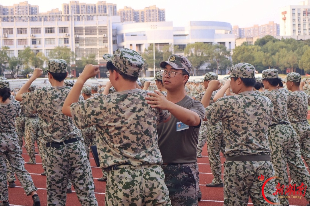 青春正步走|训练场边观新绿,一代青春一代歌