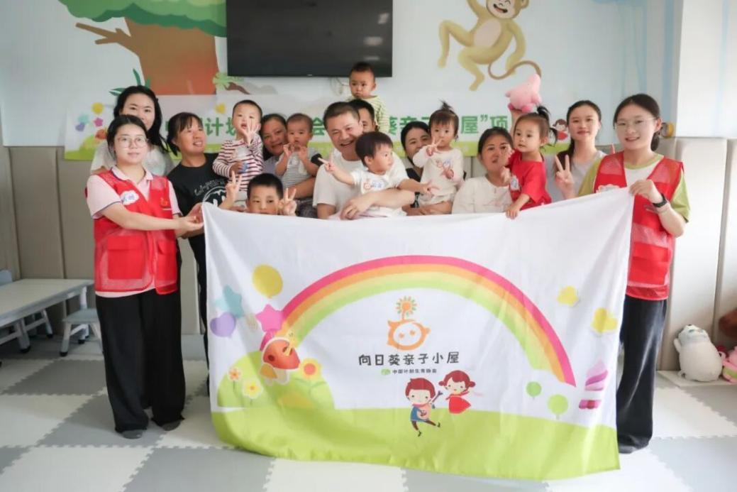 科学育儿送到家门口!雨花区向日葵亲子小屋公益课堂走进社区
