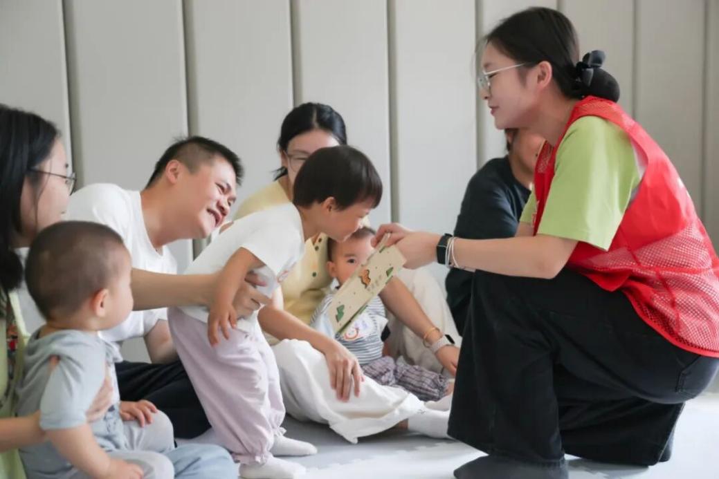 科学育儿送到家门口!雨花区向日葵亲子小屋公益课堂走进社区