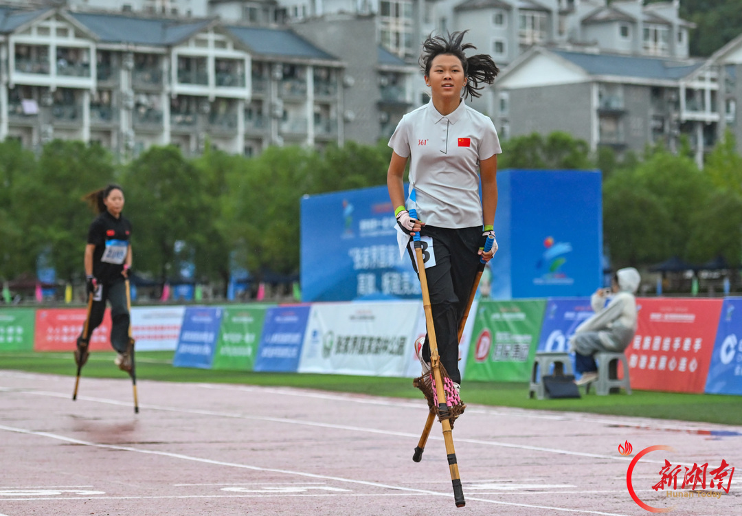 图集 | 高脚竞速超燃 手握长杆踏镫冲刺
