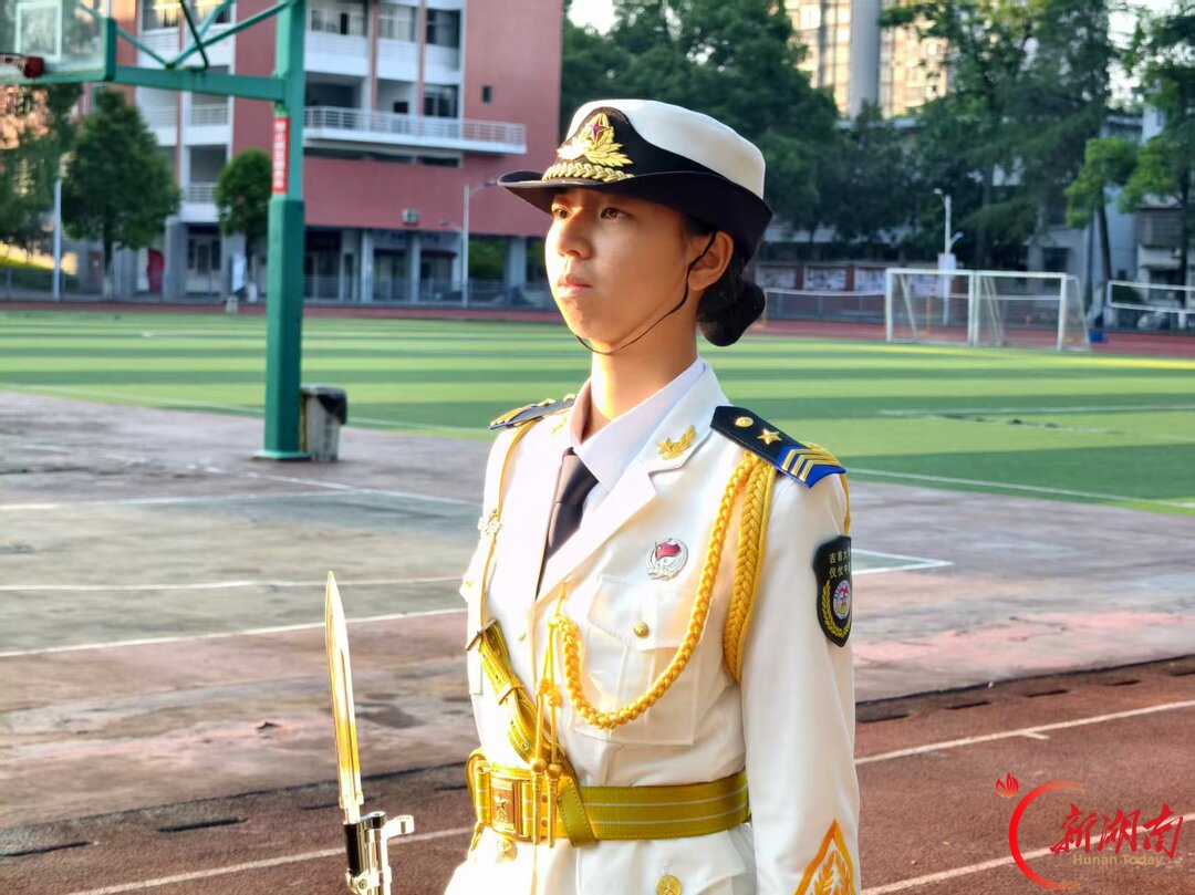 青春正步走丨训练场上的“严”与“暖”