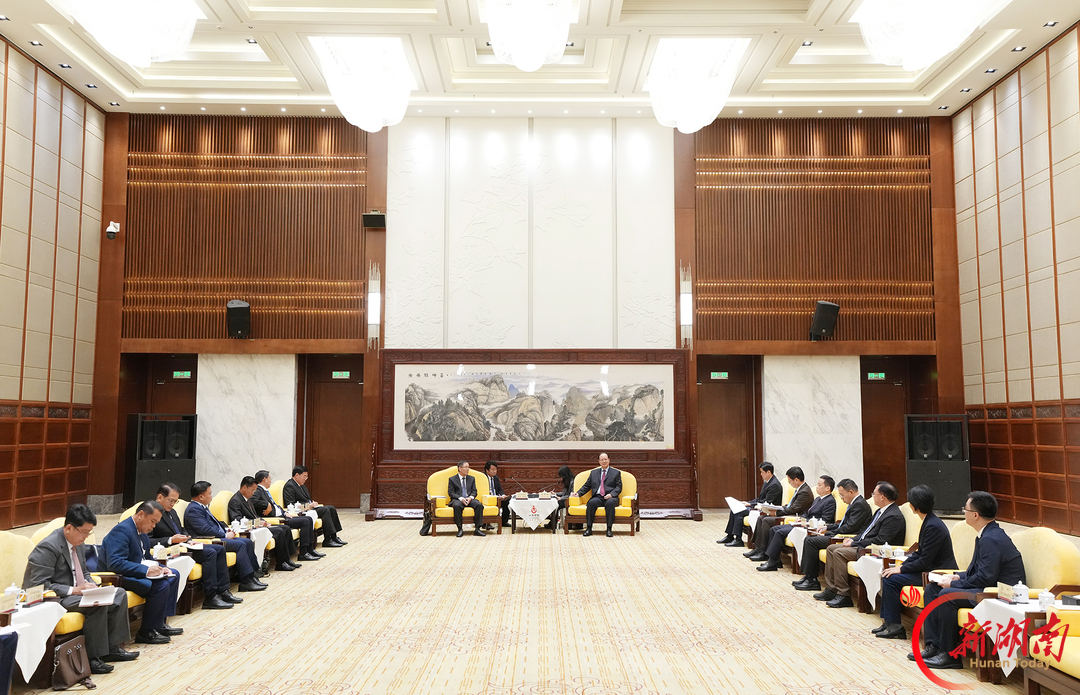 毛伟明会见老挝客人