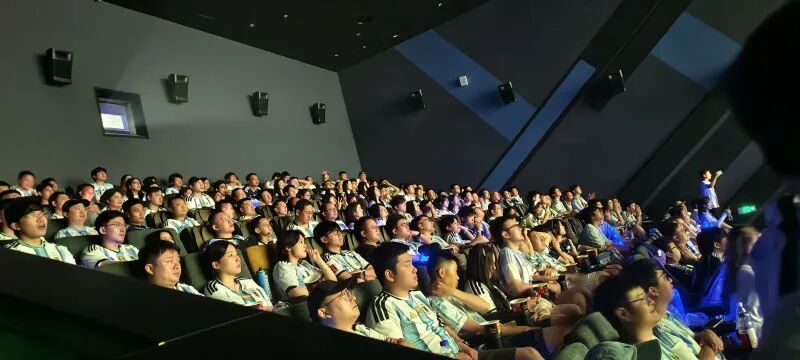 辛小湘丨当电影和体育组CP,跨界还能怎么玩?