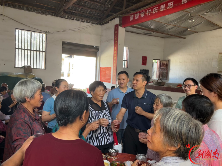 情暖金秋 爱在重阳——炎陵县浆村村举办70岁以上老人重阳节聚餐活动