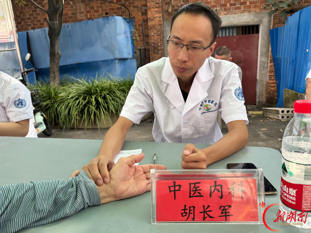 情暖重阳送健康 中医义诊护夕阳——邵阳市中医医院开展重阳节健康义诊活动