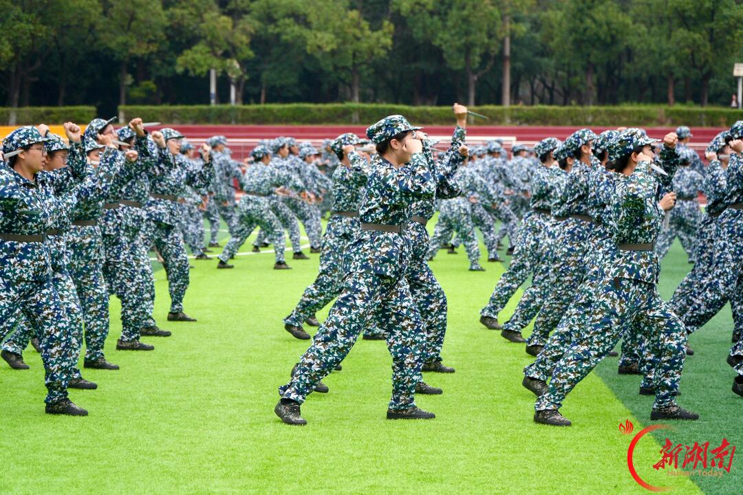 青春正步走|训练场藏温柔与锋芒