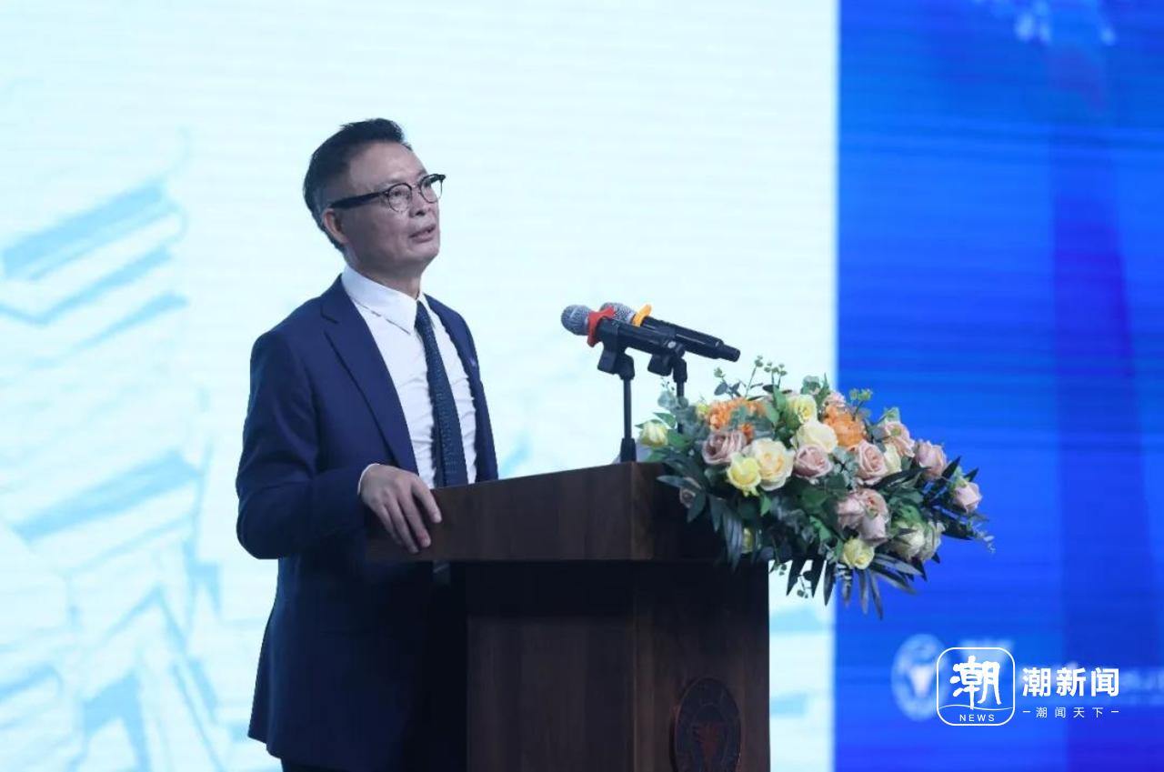 有风来丨努力8年后,麦家入职浙大