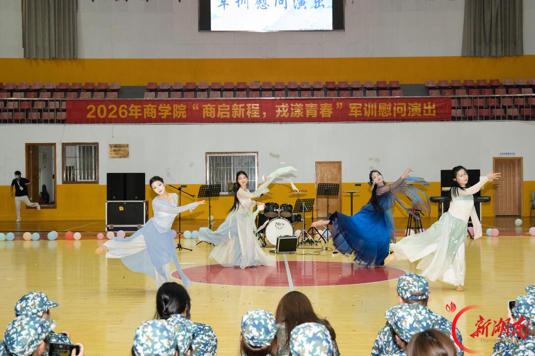 青春正步走|迷彩遇欢歌,晚风藏少年温柔