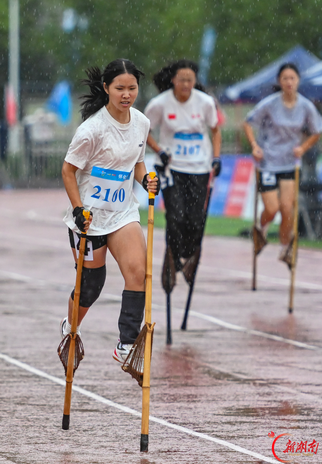 图集 | 高脚竞速超燃 手握长杆踏镫冲刺