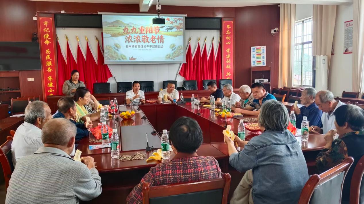 长阳铺镇依托党群服务阵地开展多样重阳主题活动