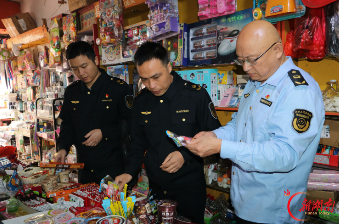 娄星区排查校园周边门店 守护学生消费安全