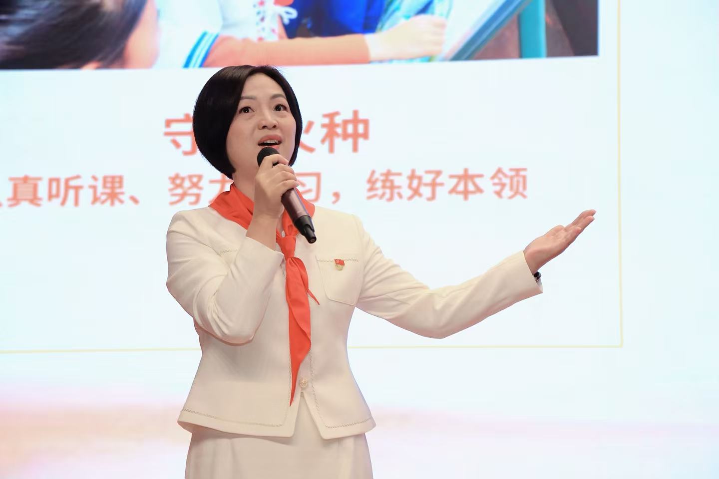 湘豫两地纪念中国工农红军长征胜利90周年红领巾巡讲团示范性宣讲活动举行