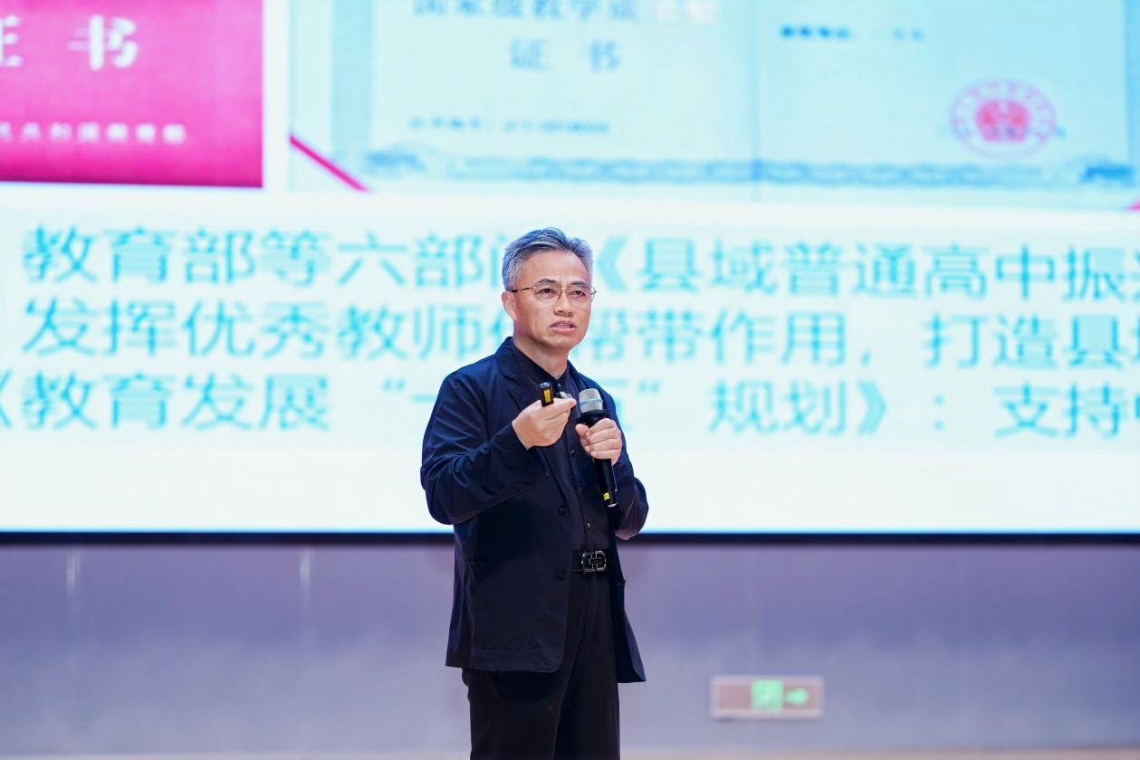 AI赋能五大学科教育!这场全国教研会在雅礼中学举行