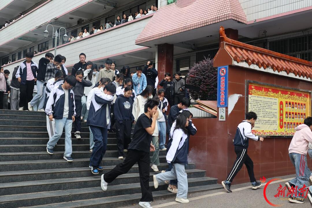 实战演练砺安全本领,邵东十中开展应急疏散演练