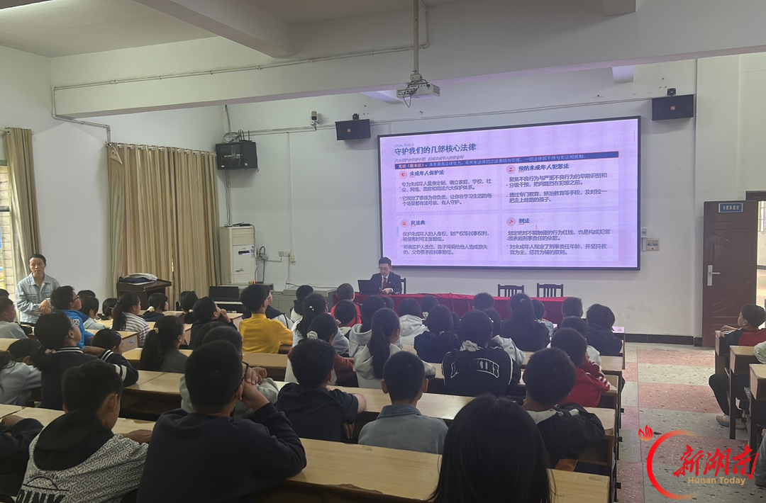 法治护航 青春同行 汨罗法院弼时法庭开展送法进校园活动