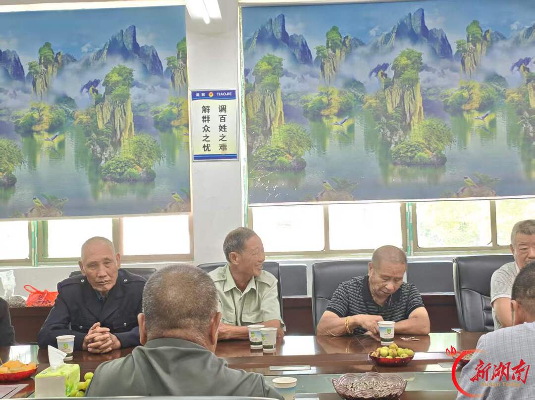 安仁县龙市乡开展走访慰问百岁老人暨重阳座谈活动