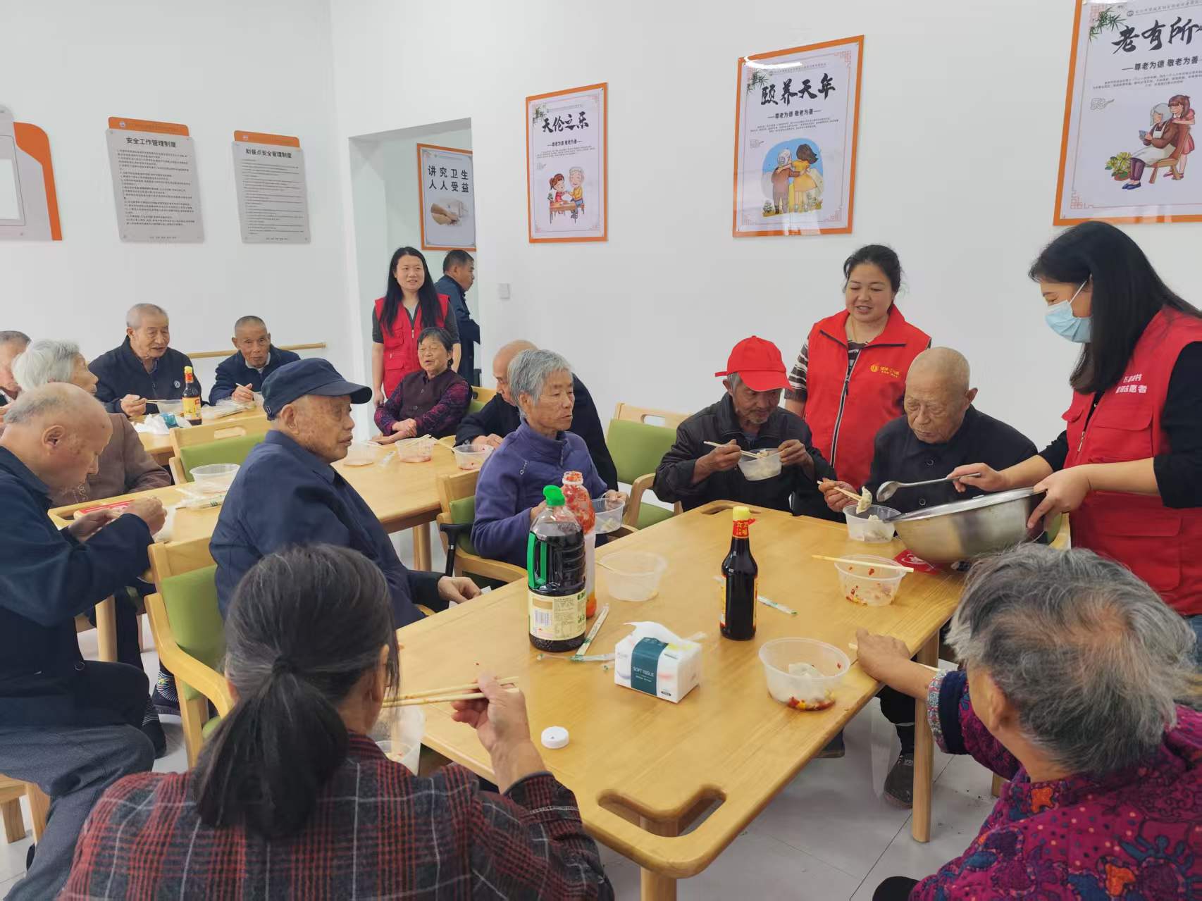 党群阵地优服务 重阳敬老暖人心——望城区铜官街道石渚湖村开展重阳敬老活动