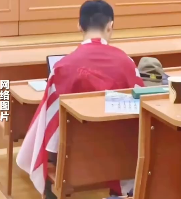 对精日行为就该露头就打
