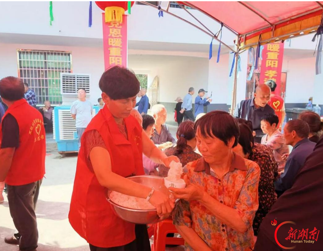 党恩暖重阳 孝善润乡土 攸县里旺村绘就和美乡村敬老画卷