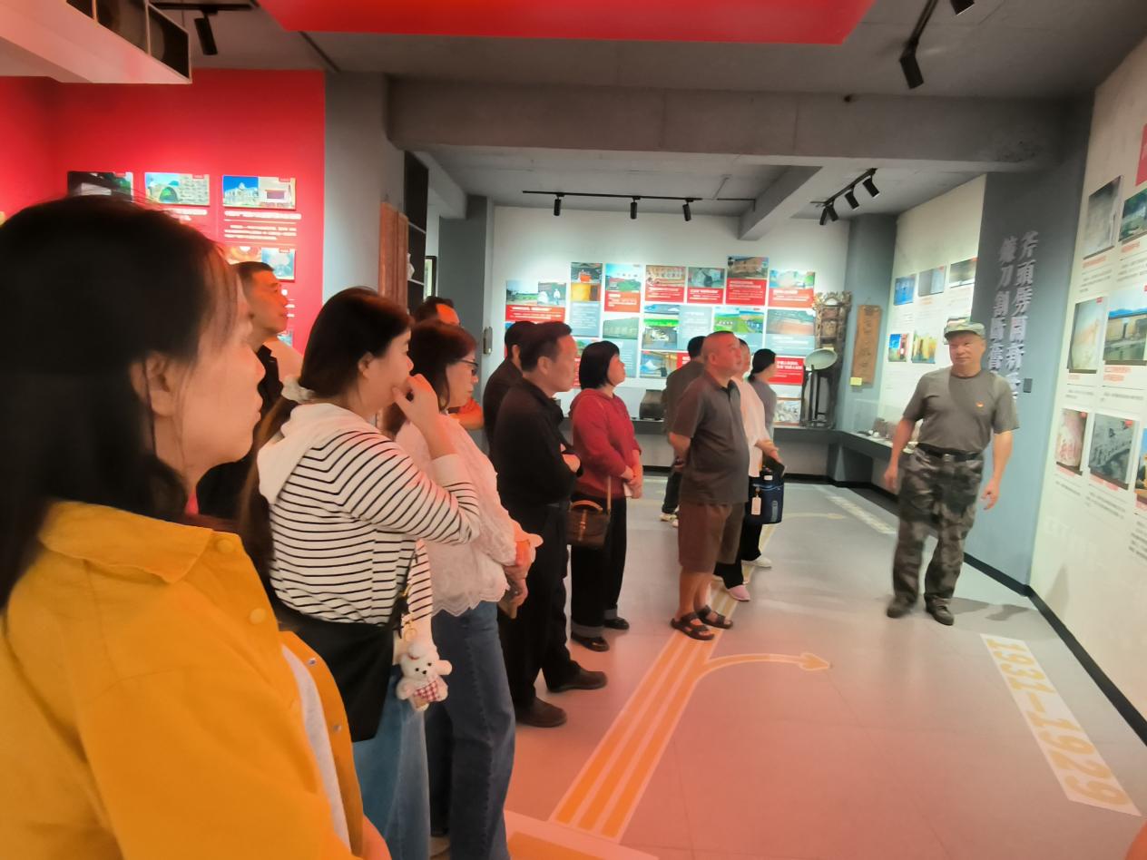 红色标语映初心 重阳敬老暖人心——双峰县文正学校党支部开展重阳节参观红色标语展览馆暨主题党日活动