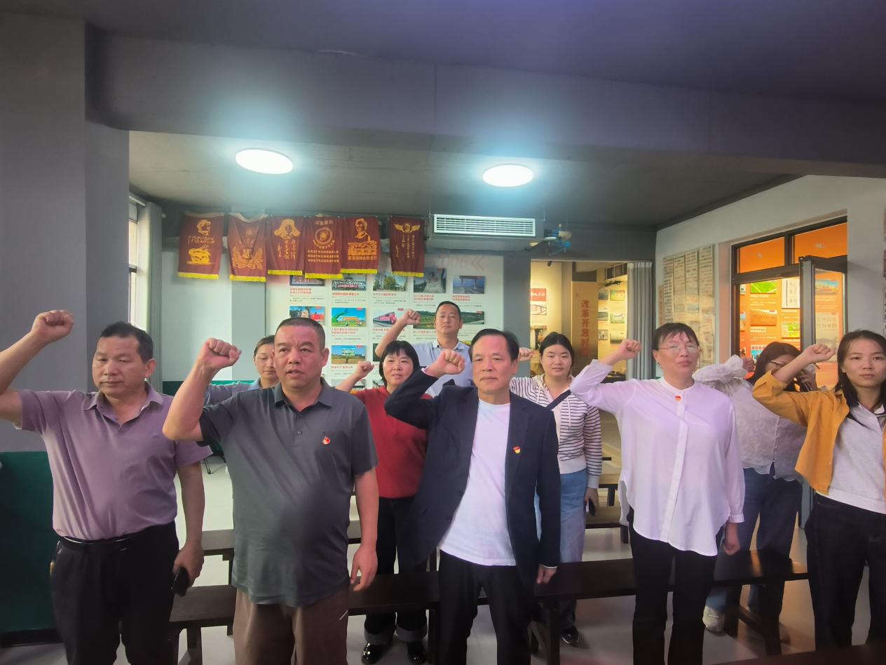 红色标语映初心 重阳敬老暖人心——双峰县文正学校党支部开展重阳节参观红色标语展览馆暨主题党日活动