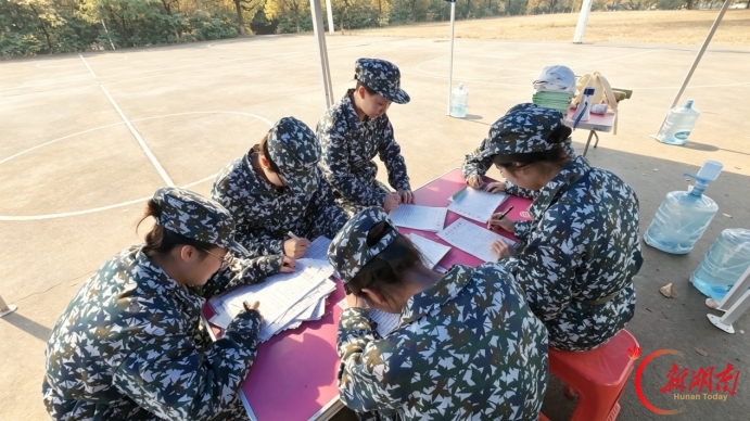 青春正步走丨军训场上的微宣讲:“信仰不缺课”