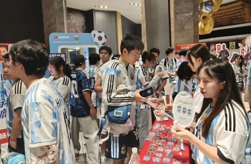 辛小湘丨当电影和体育组CP，跨界还能怎么玩？