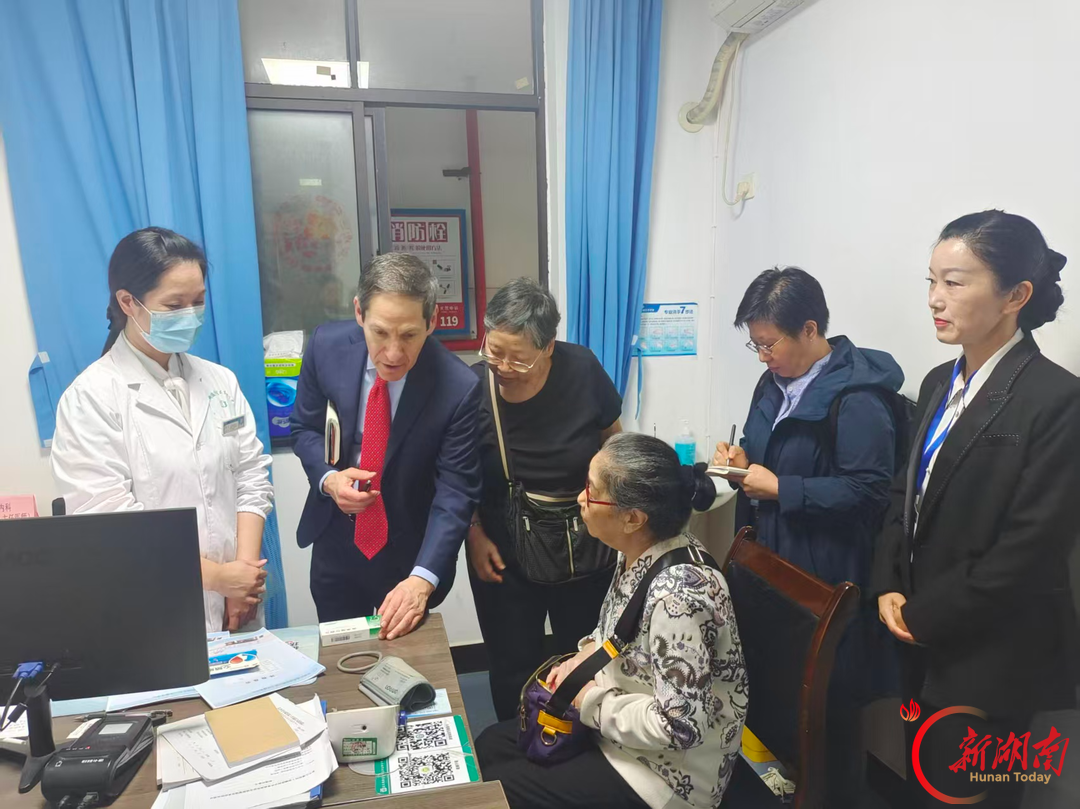 全球公共卫生非营利组织“决心工程”总裁费和平一行来长交流基层卫生服务