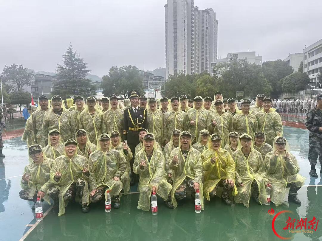 青春正步走｜戎装淬初心 迷彩亿韶华