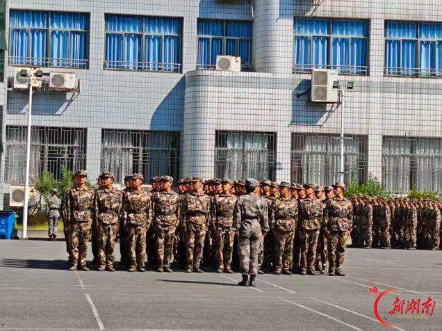 青春正步走｜戎装淬初心 迷彩亿韶华