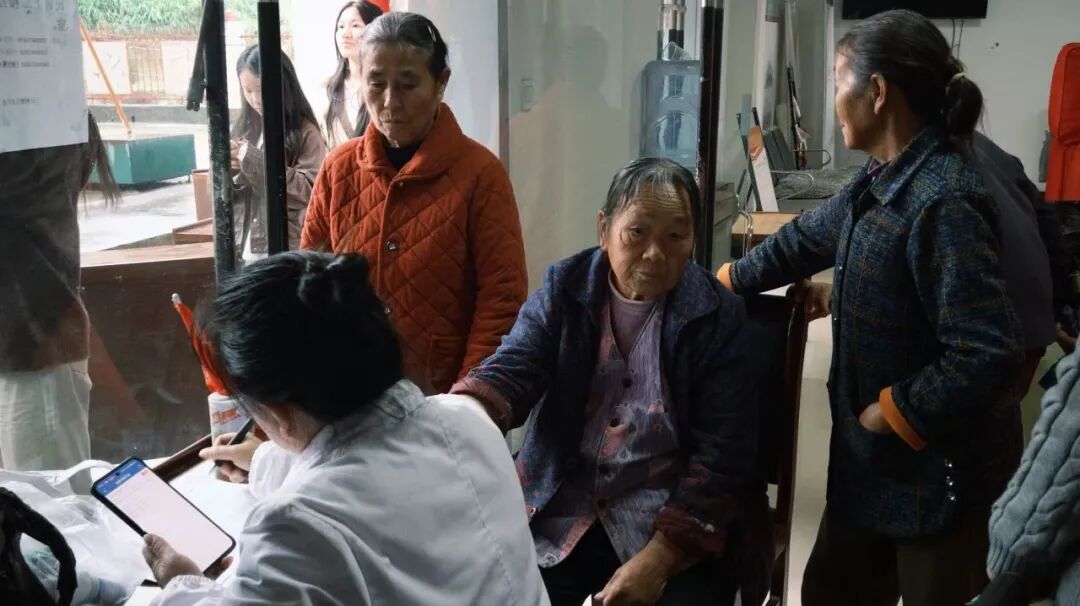 吉首市马颈坳镇白岩村开展重阳敬老主题活动