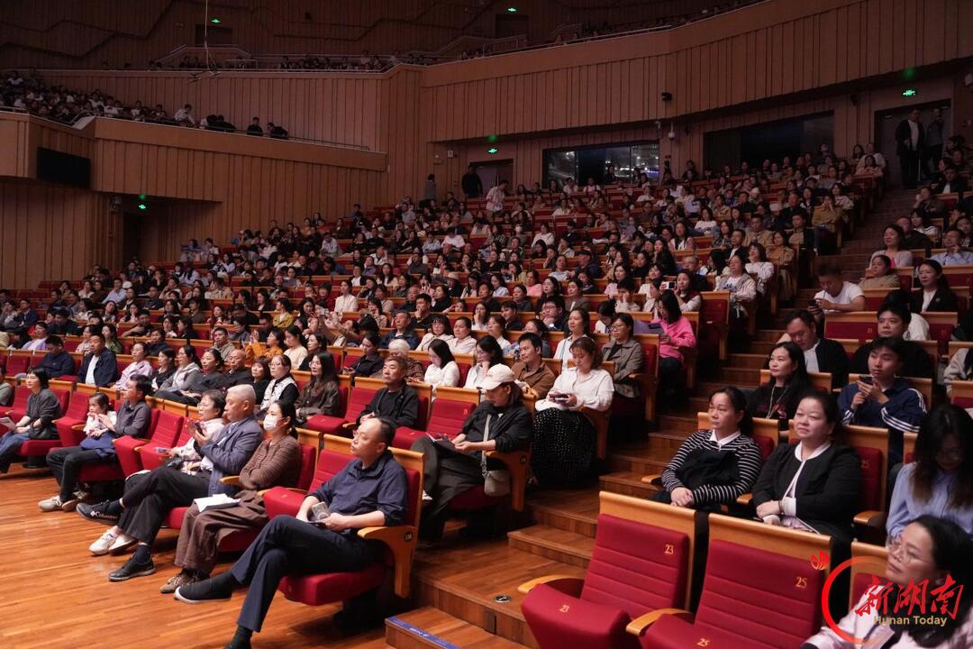 红色乐声筑未来 一曲交响润家校——长沙市开福区中小学交响乐专场音乐会精彩上演