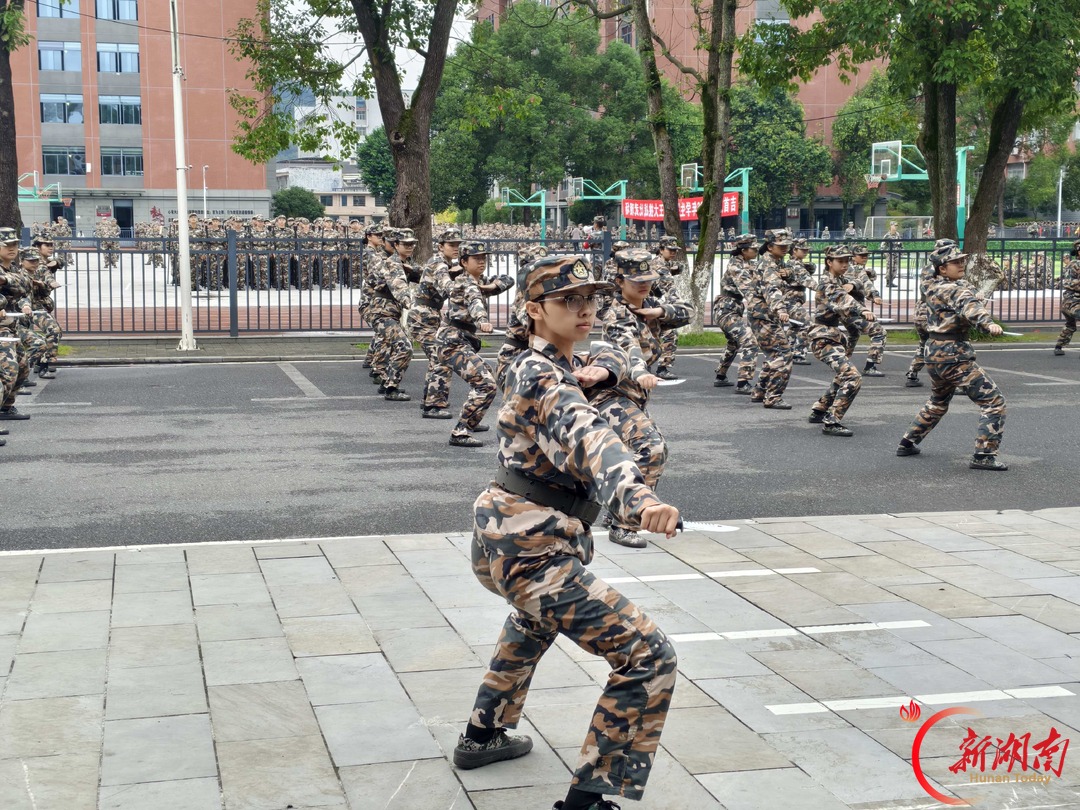青春正步走丨汗水不“烧心”，青春正上膛