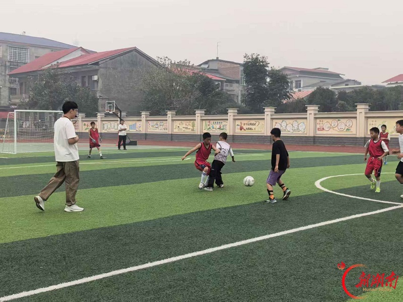 南县武圣宫镇中心小学:小球员“踢”出乡村教育新活力