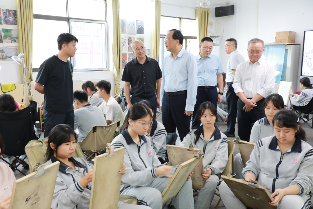 省教育厅厅长高山到株洲调研基础教育工作