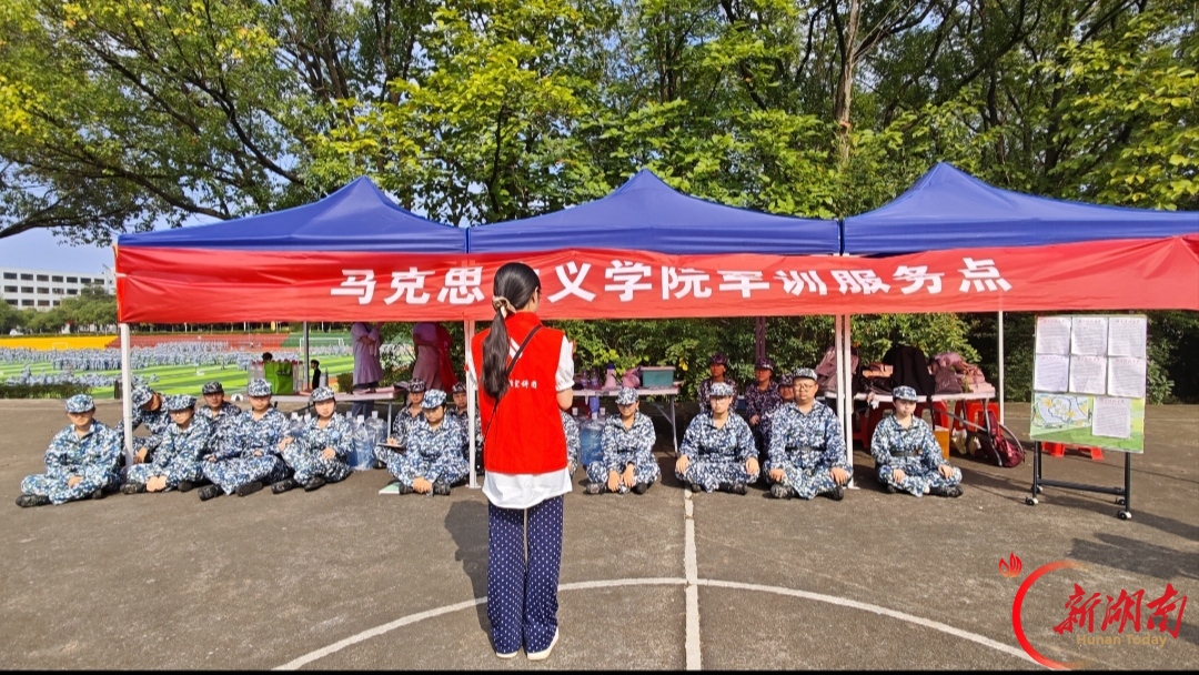 青春正步走丨军训场上的微宣讲:“信仰不缺课”