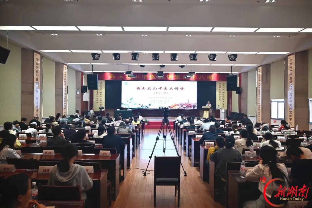 涟源农商银行:社保卡服务送上门 暖心服务社区